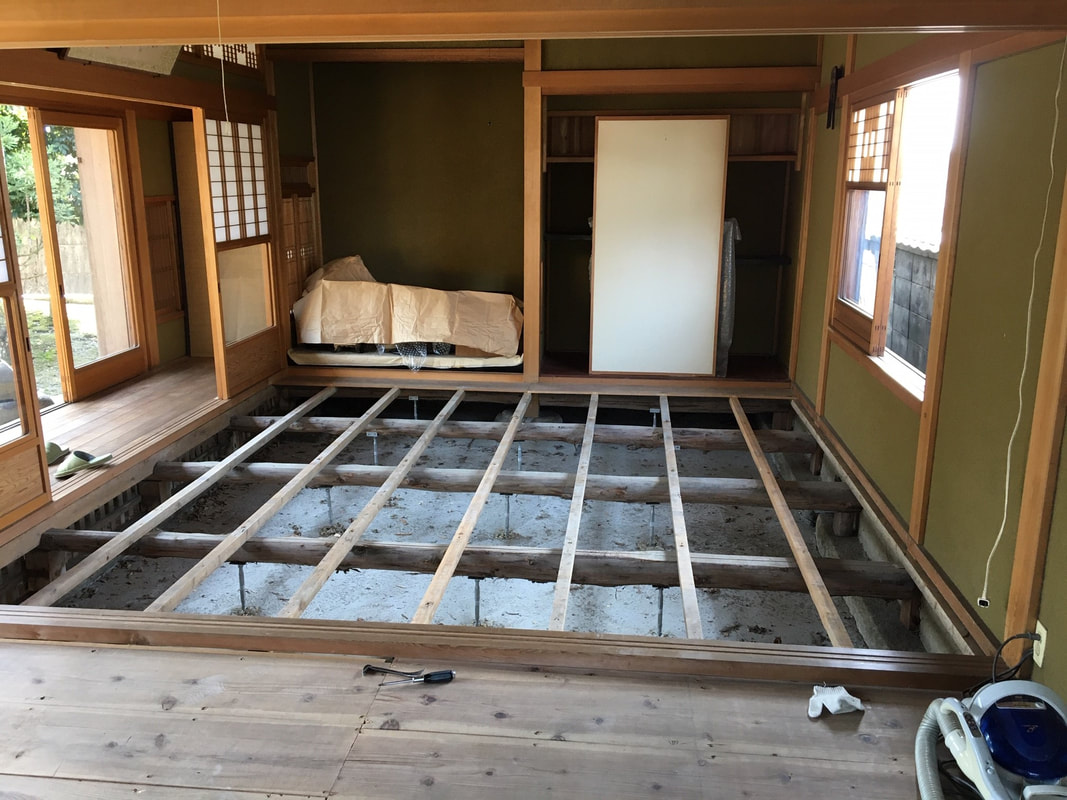 畳と床板をはがした
